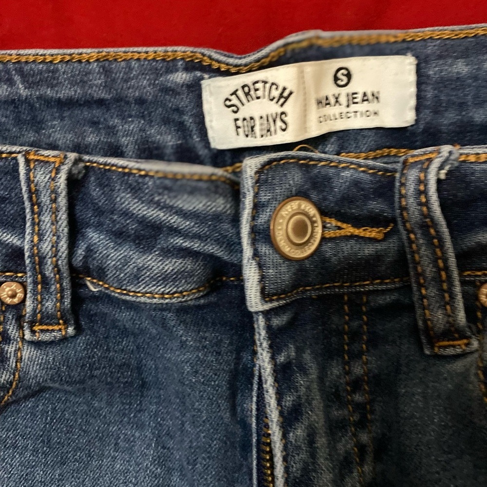 Stretchy dark blue Jean shorts